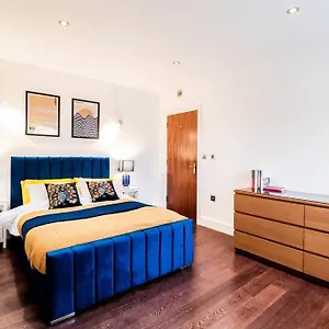 Luxury Flat Wroof Terrace Close To Train Station *