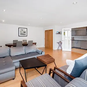 Apartment Modern 2 Bedroom 2 Bath With River View *