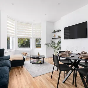 2 Bed Flat 10 Min From Notthing Hill! London