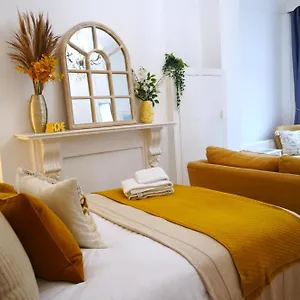 Bright Garden Studio! London