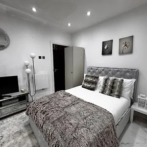 Modern One Bedroom Flat In Twickenham For Business Travelers Apartment Hanworth (Berkshire)