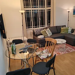 Two Bedroom In Queensway, W2, London