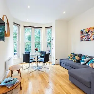 Comfy 2-bed Flat On Upper St - Next To Tube *