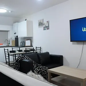 Apartment Two Bedroom Central Location Modern Flat Stratford *