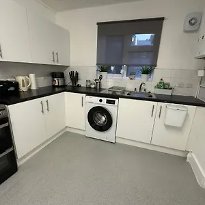 Apartment Affordable Comfort In Surrey Quays