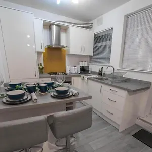Apartment Apartment-sleeps4-parking-balcony