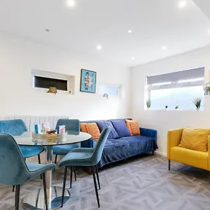 Апартаменты Kings House Hayes, West London A Northolt (Greater London)