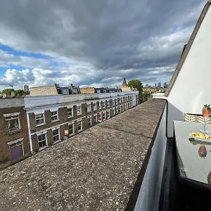 Apartment Beautiful Top-floor 2-bedroom Flat In Battersea With Private Balcony & Scenic Views London
