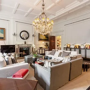 Cadogan Square I Apartment