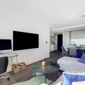 Ravishing 1bd Flat - 2 Minute Walk From The O2! Apartment London