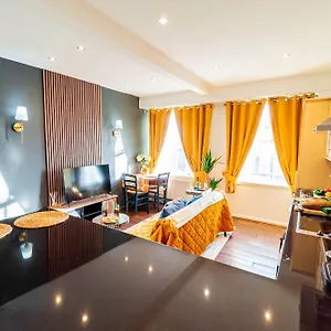 Chic 2 Bedrooms 2 Bathrooms At Kensington Apartment *