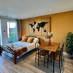 Cozy Flat With Balcony * London