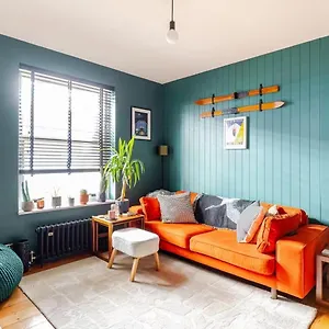 Two Bedroom Flat In Stoke Newington London