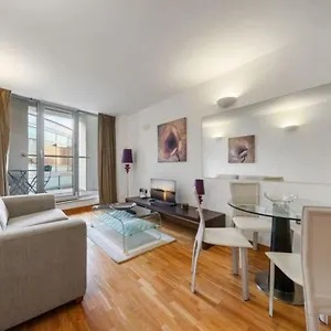 Stylish And Very With Balcony * London