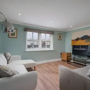 Modern Luxury Apartment, Sleeps Five, Barons Court Apartment *