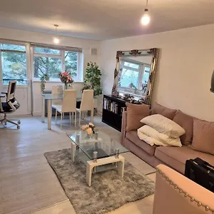 Cozy 2 Bed Flat In Kenley Kenley (Greater London)