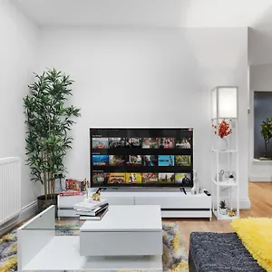 Large & Stunning 2 Bed Flat In Zone 2- 15 Minutes From With Garden & Parking! 20 Percent Off Long Stays! 5 Separate Beds & Sleeps 6! Instant Book! Self-check-in! London