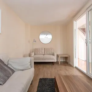 Lovely 5 Bed House With 8 Beds In Thamesmead *