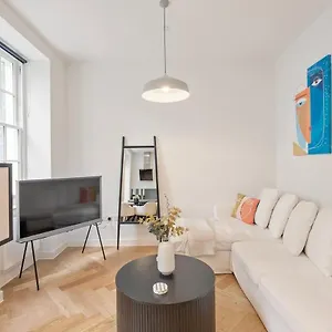 Lovely 1 Bedroom Flat In The Heart Of *