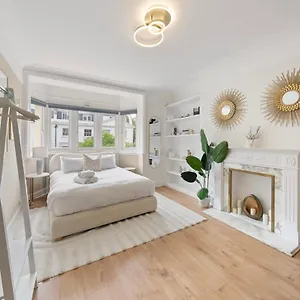 Holiday home Modern Elegance In Paddington
