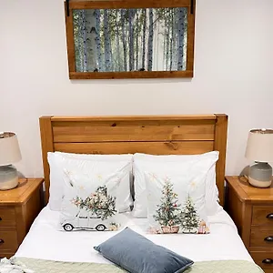 Holiday home Spacious Quiet 4bedrooms 6beds House With Private Garage 5min Walk To Paddington Station *