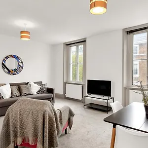 Beautiful And Charming Paddington Apartment