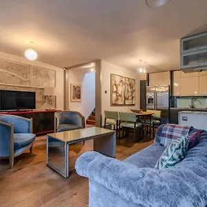 Beautiful Three Bedroom House In West *