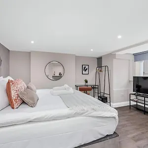Cozy Perfect Blend Of Style & Convenience * London