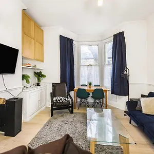 Spacious 1-bed Near Maida Vale London