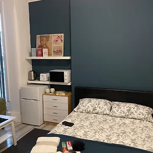 Rehman House Ground Floor 2 Exclusive Use Of Private Bathroom & Free Parking