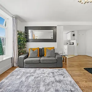 Cosy 2 Bedroom Flat In Canning Town Excel With Free Parking Apartment *
