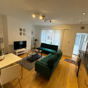 Modern 5 Min To Stations Apartment London