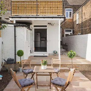 Apartment Mortimer Garden