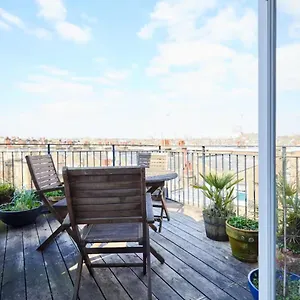 The Walterton Sanctuary - Bright 3 Bed Flat * London
