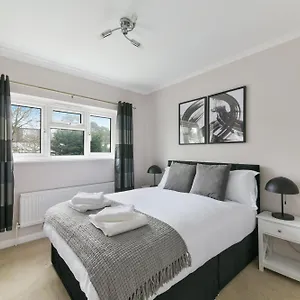 Apartment Cosy With Garden And Parking Sleeps 5 Raynes Park