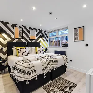 Bright & Bold Perfect For A Chic London