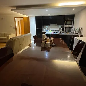 Apartment Exquisitely Spacious London
