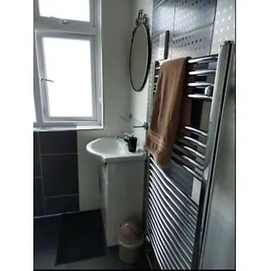In Guest - Apple House Wembley - Family With Shared Bathroom Guest house