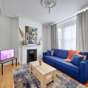 Apartment Beautiful 1 Bed Flat, 2 Beds In Location London *
