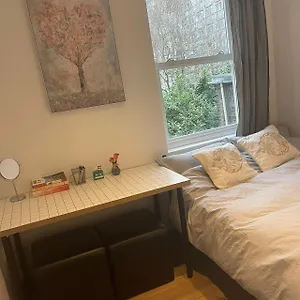 Cosy Room3 In Kings Cross Guest house London
