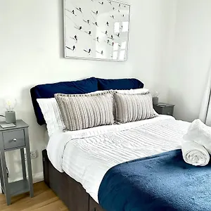 Northern Line Double With Free Parking Guest house *