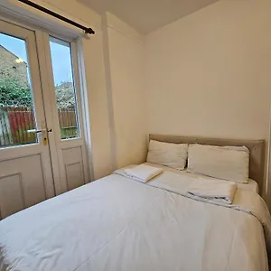 Guest house E14 London