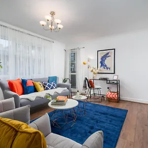 Apartment Stylish 3 Bedrooms 20 Mins To London With Balcony - Open For Long And Families Relocating Woodford