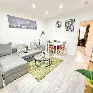 Luxury Garden Flat Near Wembley Stadium