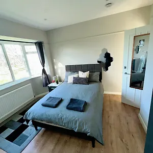 Smart And Chic 2 Bed Apartment *