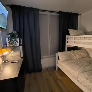 Guest house 3 Persons Room, 1min Walk From South Wimbledon Station London