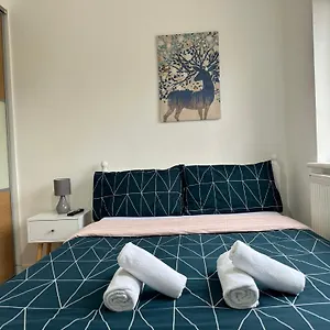 Homestay Laburnum House-comfortable Near Of