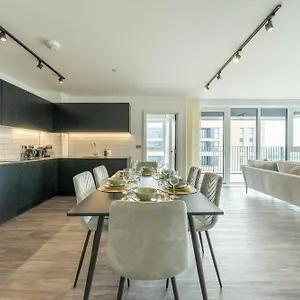 Mitre Monet By Artsy Apartment London