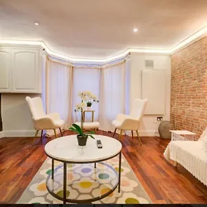 Beautiful Oasis 1 Bed Sleeps 3 Apartment *