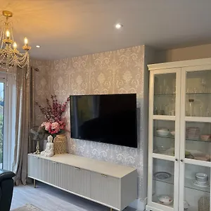 Apartment Luxury Spacious Flat Close To London